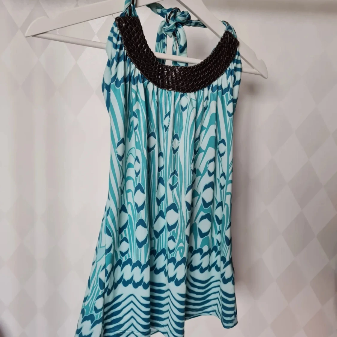 Halterneck turkos linne