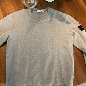 Stone island tröja  - Typ aldrig använd och passar perfekt för dig som bär S i kläder 