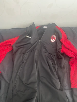 Milano tränings kit - Säljer min nya Milano tränings tröja 