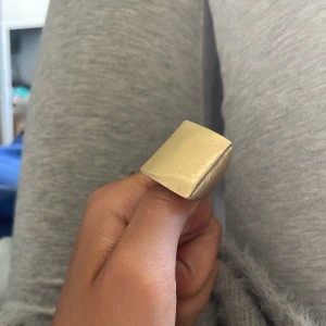Säljer denna ring 💍  - Säljer denna ring 💍 då den inte kommer till användning, mer bilder kan skickas privat.  Inte trasig eller så nästan ny. Lite repor.  Säljer den för 50kr 
