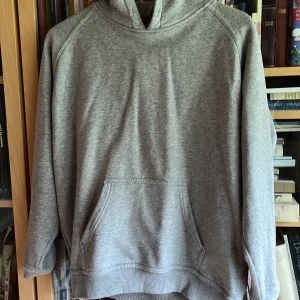 Grå Hoodie  - S-M Standard grå hoodie