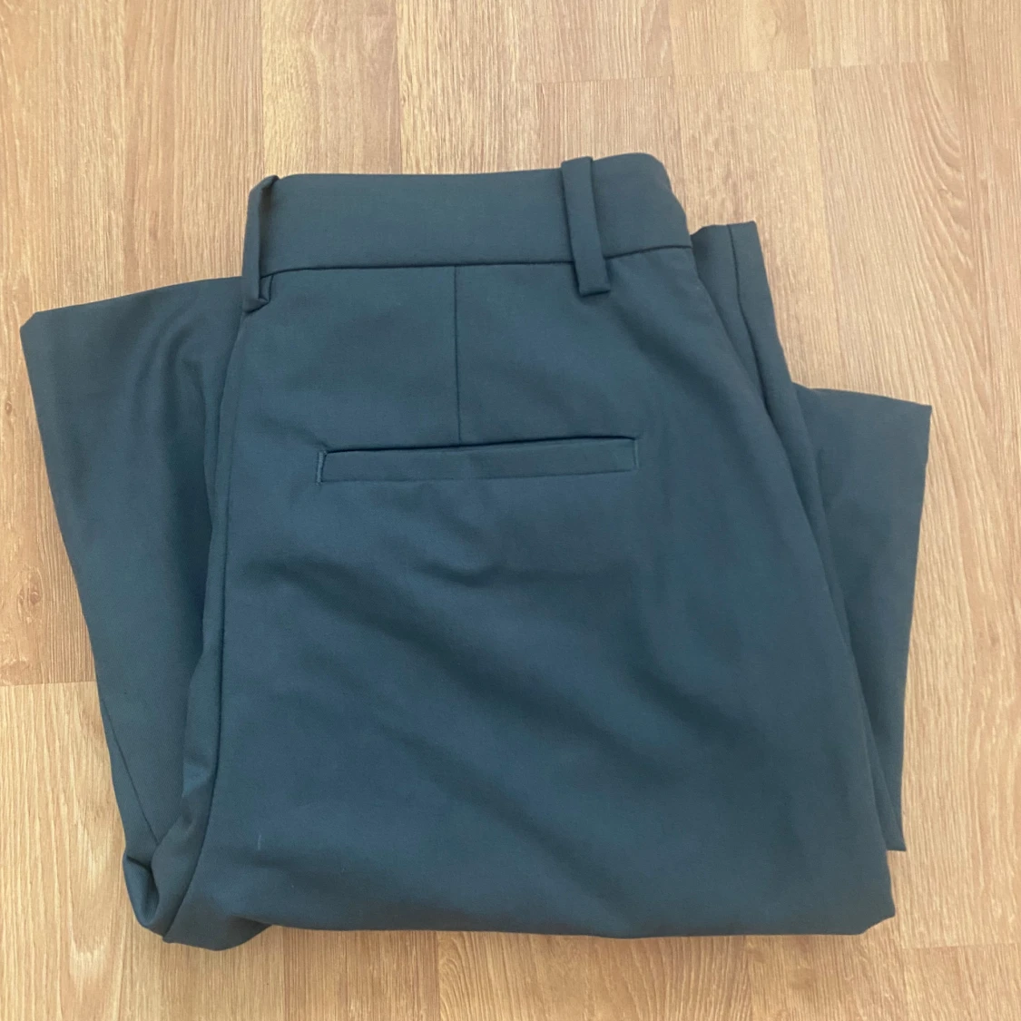 Gröna breda kostymbyxor  - 90