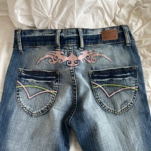Vintage jeans  - Säljer dessa snygga jeans! Storlek 26. Säljer då de är för små för mig. Skriv vid fler frågor.