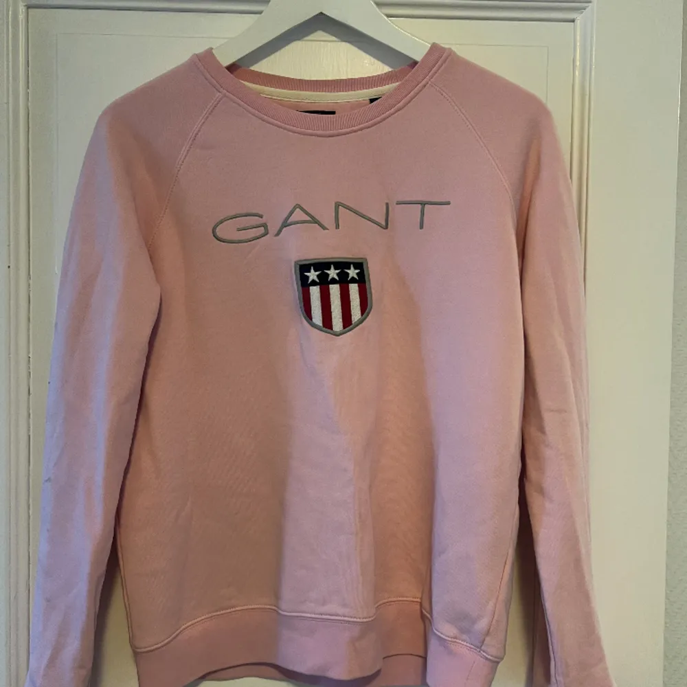 Tjockare tröja från Gant! Mycket bra skick🩷. Tröjor & Koftor.