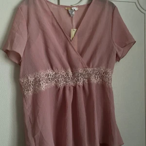 Top och linne  - Top och linne i blusmaterial Stl 1X  Djurfritt rökfritt parfymfritt 