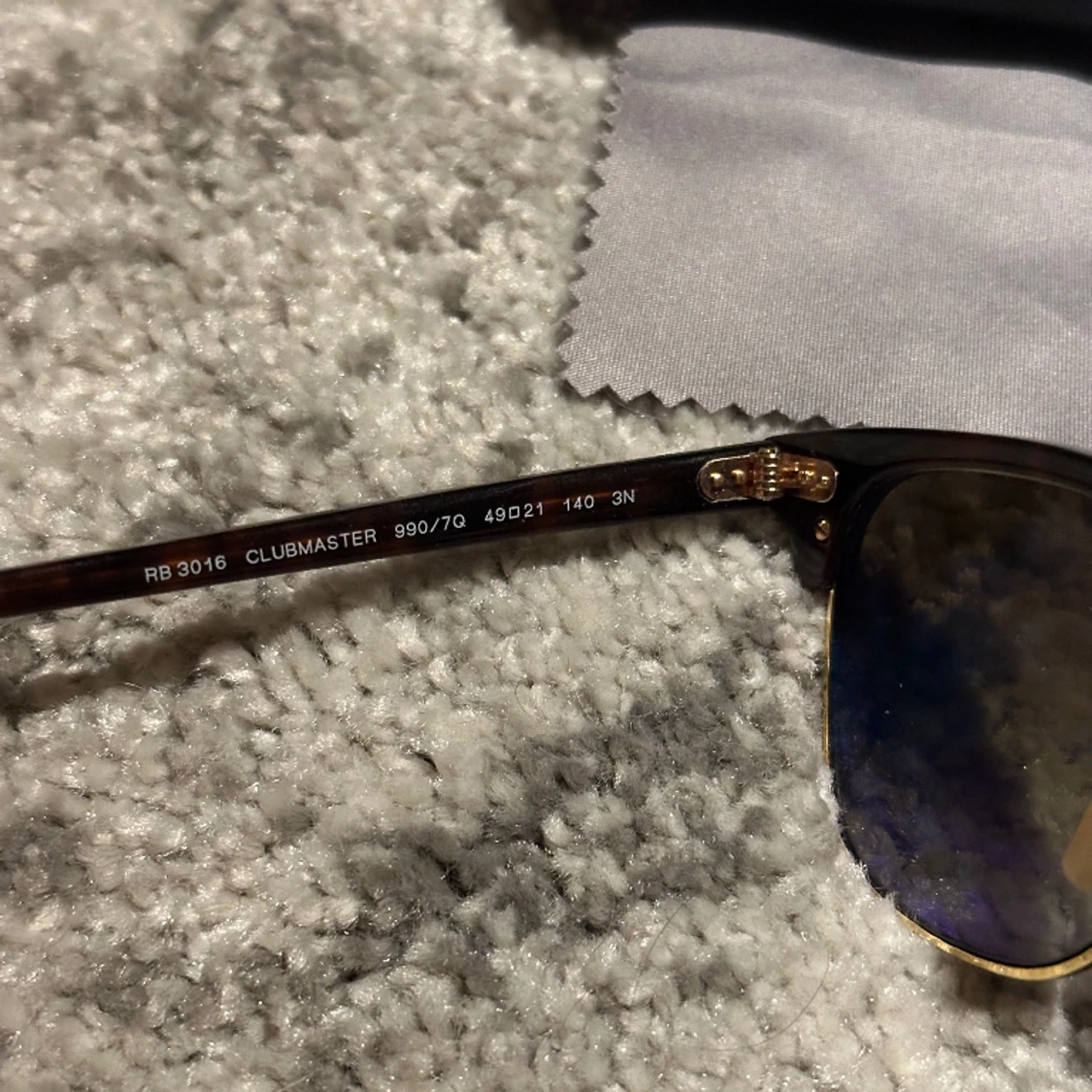 Ray-Ban Clubmaster solglasögon. - 90