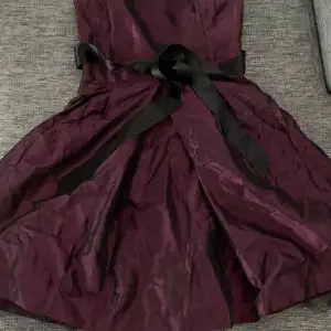Söt klänning som är i storlek 34 💕  Inga defekter. 