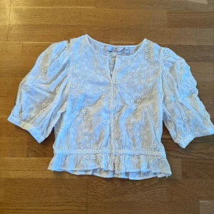 Blus (ny) Other stories stl 36 - Stl 36. Småbönder en gång. Nypris 800 kr. 