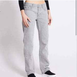 Skriv till mig innan du trycker på köp nu!!  Jeansen är från Lager 157 i den populära modellen ”icon”. Säljer dessa då de tyvärr är för stora på mig. Jeansen är i super bra skick och har inga defekter. 🌺  Pris kan diskuteras! 💞