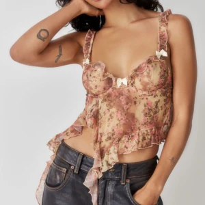 Corset top - Snygg blommig topp från Urban Outfitters. Oanvänd med prislapp kvar