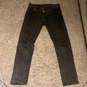 Säljer ett par jeans som har blivit för små. 9/10 skick. Meddela bara om frågor