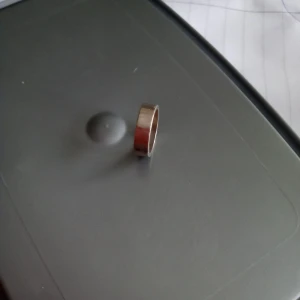 Ring Silver 925 /835 /830 stl 3/4. - Fin gammal ring Silver 925 /835 /830 stämpel finns i ringen .obetydligt slitage finnes .För ringfinger alt lillfinger .kvinna /man/barn.