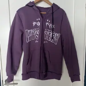 9/10 condituon lilla zip hoodie 