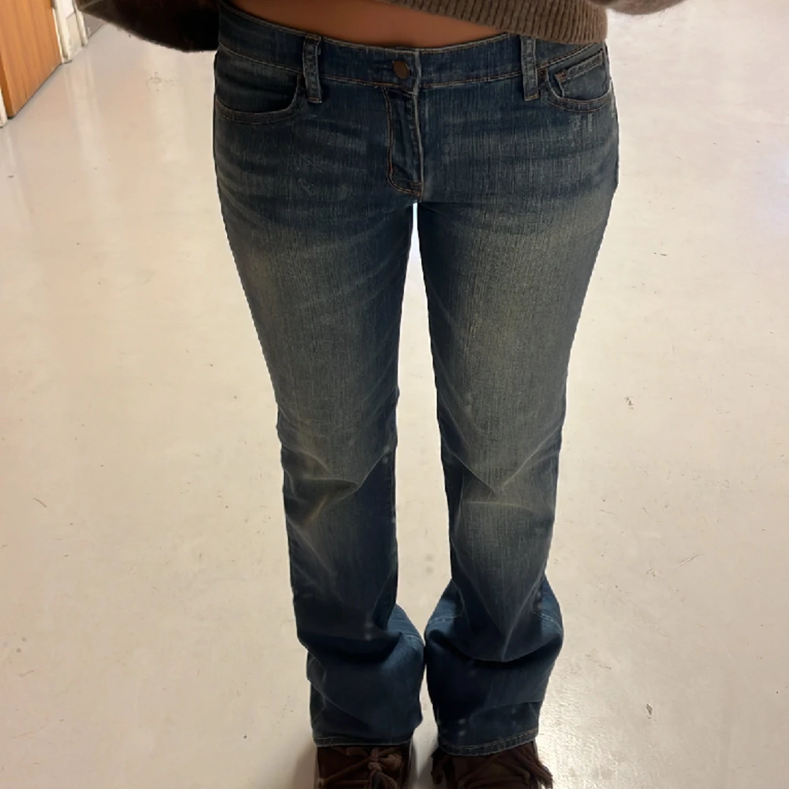 LOWWAIST BOOTCUT JEANS - 90