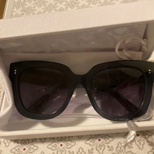 chimis 08 - Helt oanvända chimis i mörkgrå i modellen 08!! Säljer pga jag fick två par utav samma. Fodral och box finns kvar. Kvitto finns🥰 Kan diskutera priset vid snabb affär 