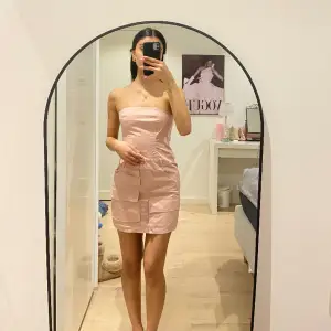 Ljusrosa klänning från Zara, aldrig använd! Kan skicka fler bilder💓