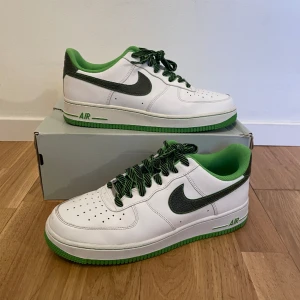 Air force 1 - Bra skick, extra vita skosnören 