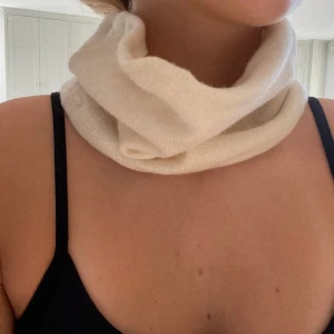 Kashmir buff!! - En egen sydd kamshir buff i en fin créme vit färg!!! Så fin nu till vårvintern🤍🤍🤍