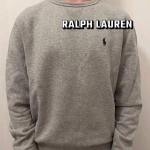 Snygg Ralph Lauren tröja! Storleken är S, inga defekter. Kontakta om ni har frågor!