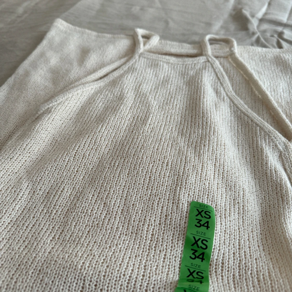 Klänning med öppenrygg