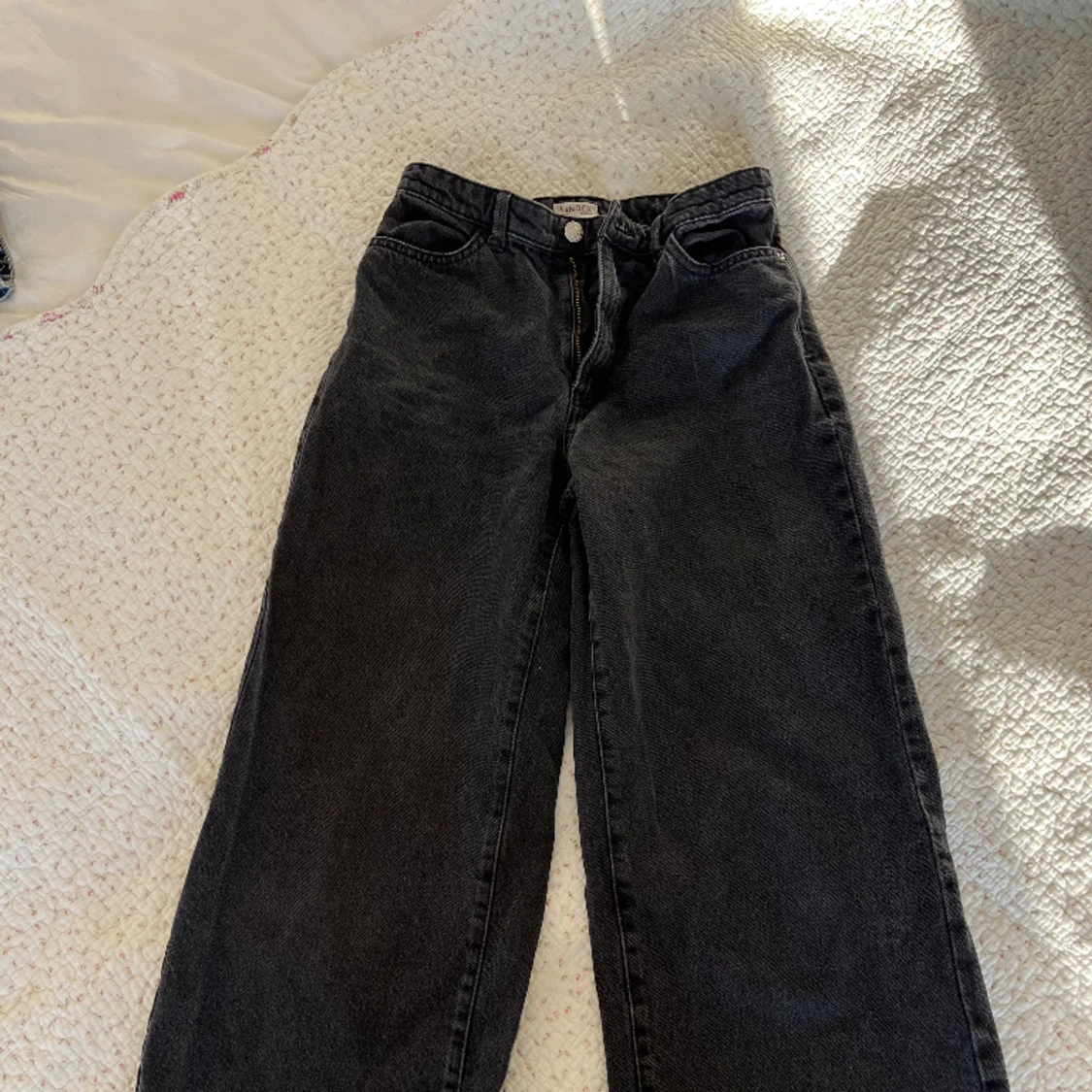 Svarta vida jeans från Lindex - 90