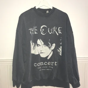 The cure tröja - The cure tröja i storlek S med oversized passform, supersnygg dock aldrig använt. 