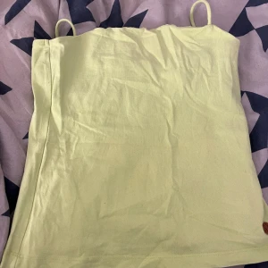 Linne - Oanvänt nytt ljusgrönt linne