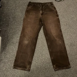 Vintage Carhartt Carpenter Byxor - Vintage Carhartt carpenter byxor i storlek 32x34. Fint vintage skick. Pris kan diskuteras!