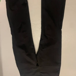 Super fina kostymbyxor  - Super fina kostymbyxor från bikbok i storlek 36 i modellen short. Super fint skick säljer på grund av att dom är för stora för mig