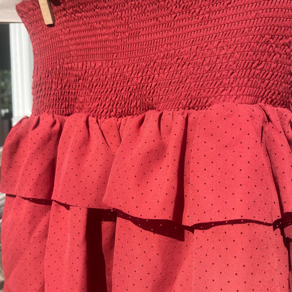 Kort kjol perfekt till sommaren! Dock men två små fläckar på💓. Kjolar.
