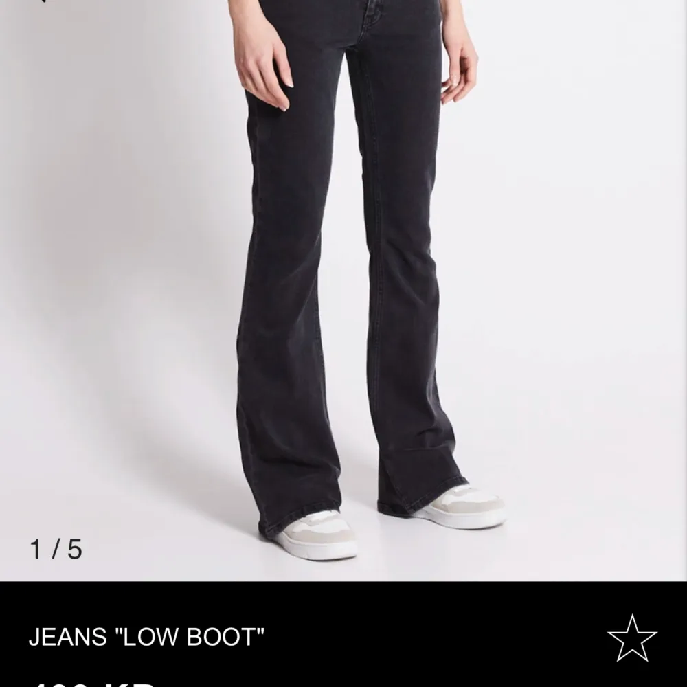 Säljer mina svarta bootcut jeans från lager 157 pga för långa för mig🥰, strl xs, full length. Kom privat för frågor eller funderingar!. Jeans & Byxor.