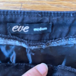 Svart lågmidja kjöl  - Lågmidja kjöl st M , jag har inte bilder med kjol på , titta på bilderna 