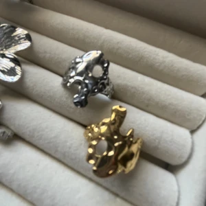 Ringar - Säljer dessa super fina ringar 🩷