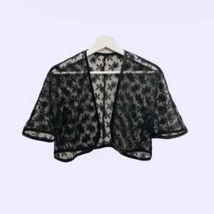 bolero i spets - jättefin svart bolero i spets köpt på humana! 🖤