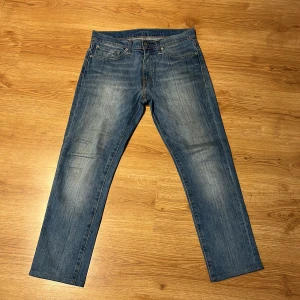 Levis 511 jeans  - Säljer dessa feta byxor ifrån Levis i storlek 31-32 i den eftertraktade modellen 511. Mycket bra skick utan någon defekt och de är som nya. Säljer de för endast 300kr, kom pm vid fler bilder eller info!