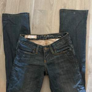 Low waist jeans, midja:70 innerben:81,5