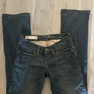 Low waist jeans, midja:70 innerben:81,5