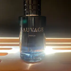 60ml dior Sauvage parfum. Ca 50 ML kvar.