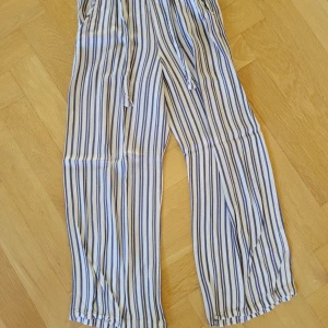 Sommar byxor - Bra skick Storlek 164 Pris kan diskuteras