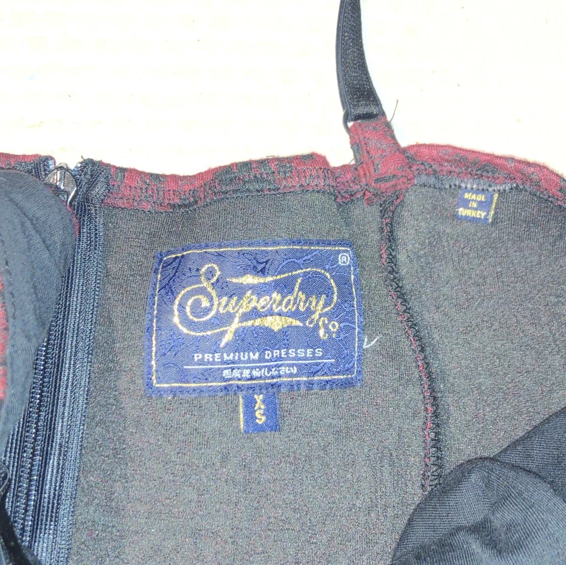 Röd,svart mönstrig klänning  - 91