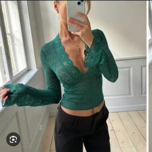 Venderbys topp - Säljer denna då jag inte tycker färgen passar mig. Den är helt oanvänd, passar xs-s💕
