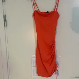 Orange klänning från HM i storlek XXS, är precis som ny😁