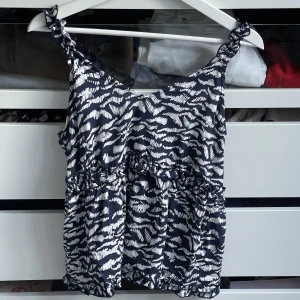 Söt topp - Söt topp som aldrig riktigt kommit till användning tyvärr!!