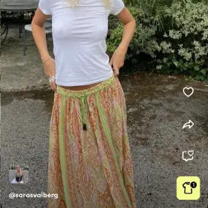 Säljer denna kjol från Zara🩷