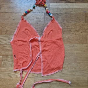 Knyt halter topp med pärlor - ok skick