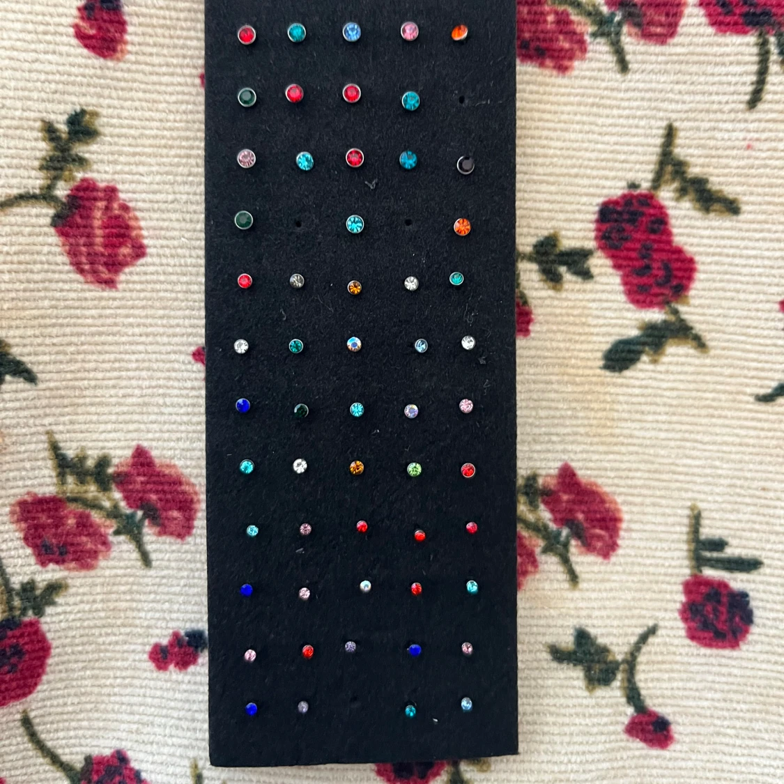 Näspiercingar i flera färger🎀