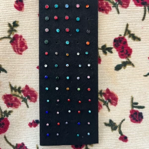 Näspiercingar i flera färger🎀 - Nyskick, inte använda Finns i olika storlekar😍 