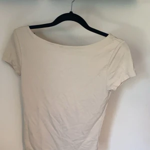 Topp med öppen rygg - Endast testad i storlek s, skönt material 🫶🏻