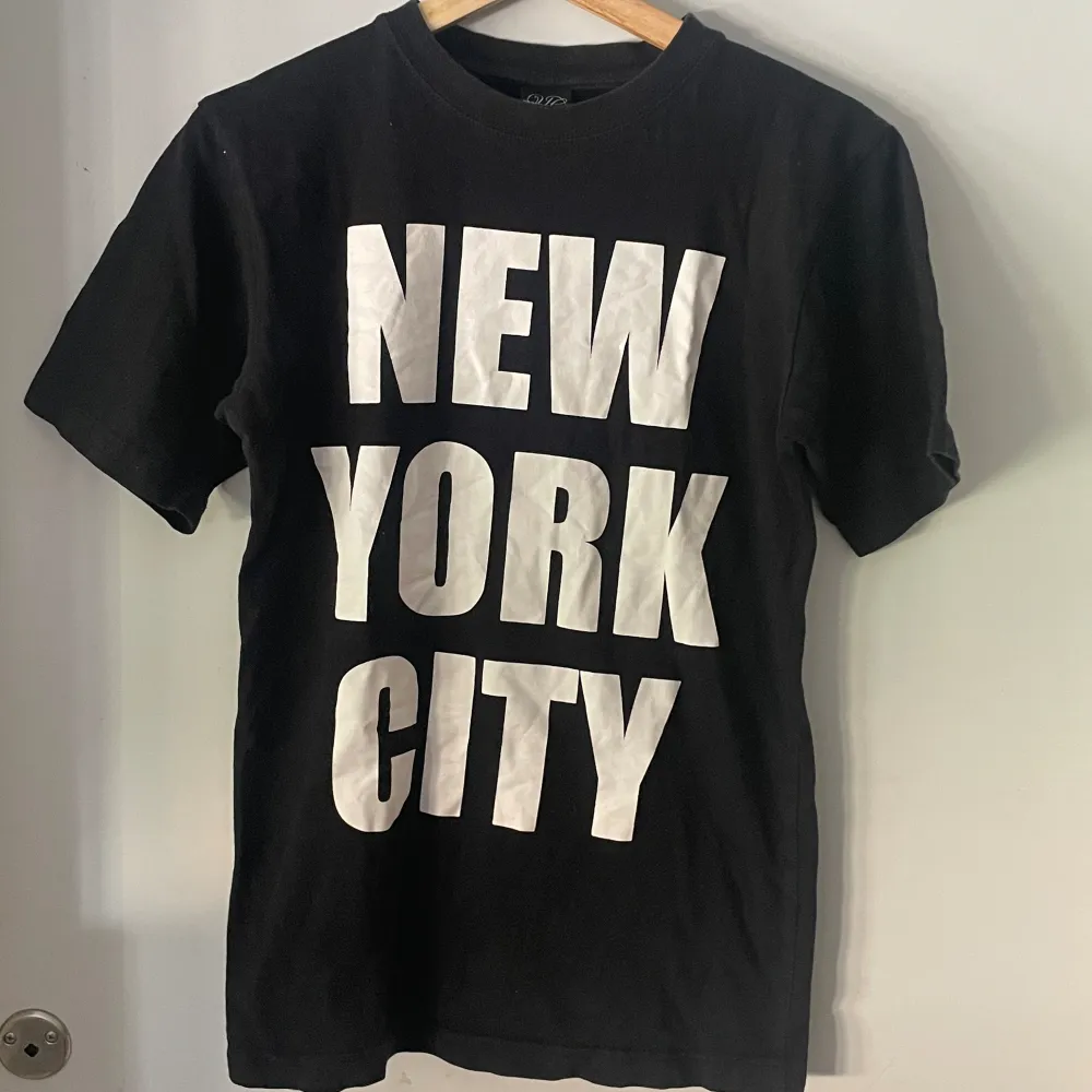 New York City print tee. T-shirts.