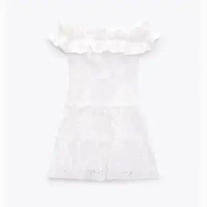 Funderar på att sälja denna klänning, använd 1 gång bara så den har inga defekter, passar xs och s, säljer vid bra pris och snabbaffär, priset + frakten